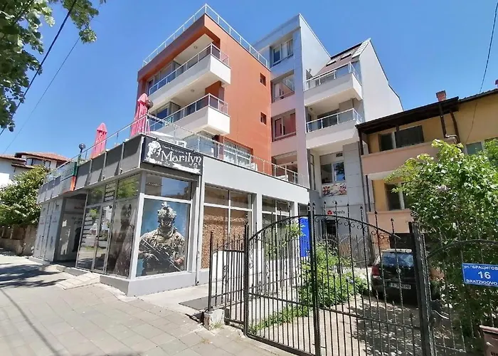 на брега на морето - сарафово Burgas City